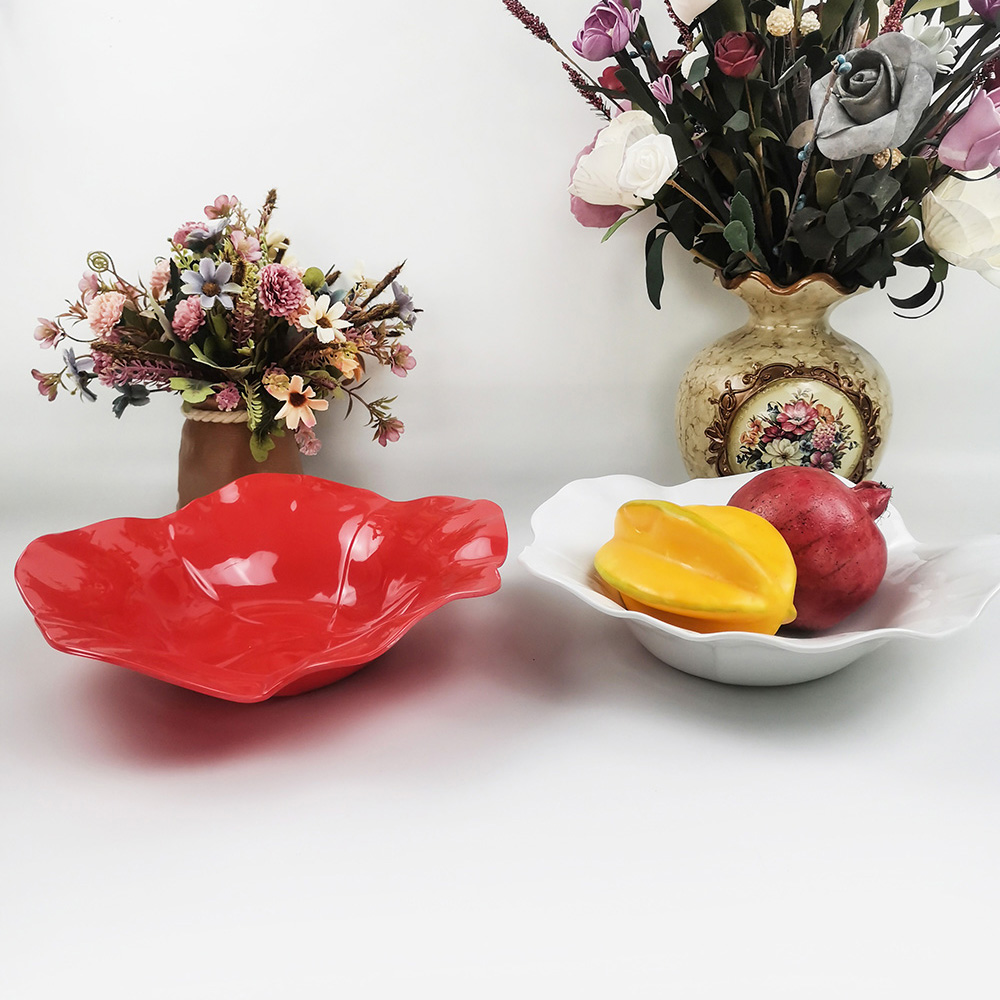 Milieuvriendelijke creatieve lotusblad westers voedsel salade fruitschaal