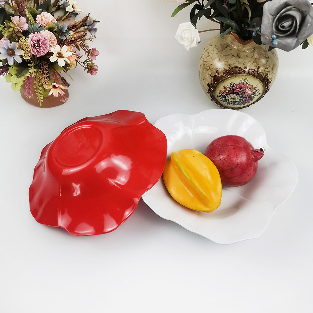 Milieuvriendelijke creatieve lotusblad westers voedsel salade fruitschaal