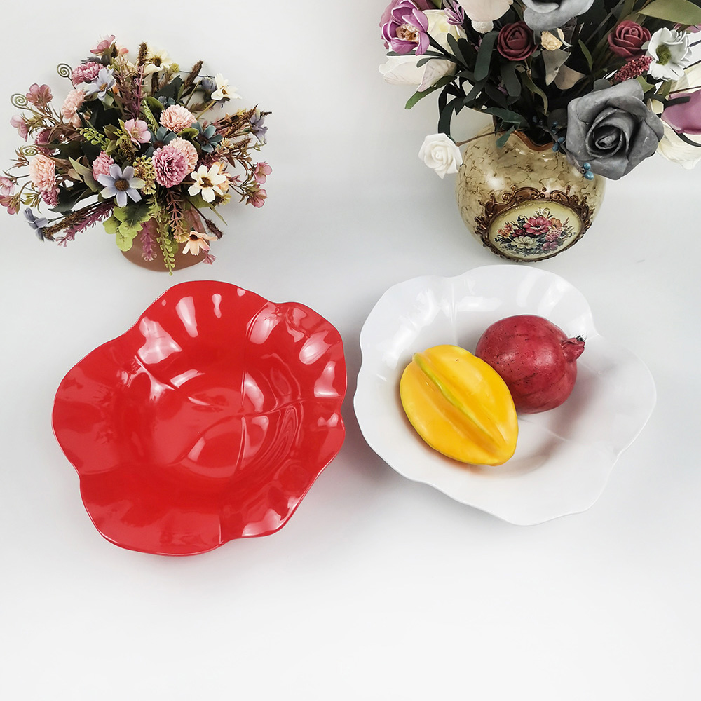 Milieuvriendelijke creatieve lotusblad westers voedsel salade fruitschaal